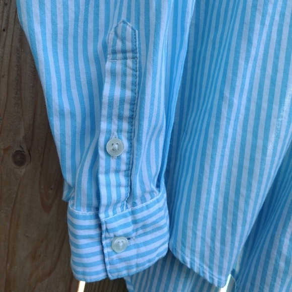 Levi's - Oversized Fit Striped Button Down Shirt - Picture 7 of 16